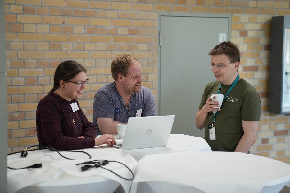 World caf&eacute; station on metadata and repository metadata